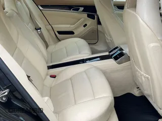 2010 Porsche Panamera S z VIN WP0AB2A78AL063420, wystawiony jako Copart lot #57913815 z przebiegiem 113 506 mil mil oraz Tytuł czysty. Historia ofert i sprzedaży dostępna na DreamBid. Obrazek 6.