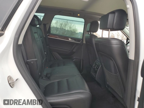 2013 Volkswagen Touareg Exec z VIN WVGEF9BP2DD003995, wystawiony jako Copart lot #42577835 z przebiegiem 160 562 mil mil oraz Czysty tytuł • Clean title. Historia ofert i sprzedaży dostępna na DreamBid. Obrazek 11.