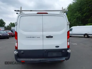 2016 Ford Transit Cargo z VIN 1FTYR2ZM6GKA03946, wystawiony jako IAAI lot #42590477 z przebiegiem 163 710 mil mil oraz . Historia ofert i sprzedaży dostępna na DreamBid. Obrazek 16.