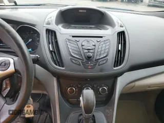 2014 Ford Escape SE z VIN 1FMCU9GX8EUC02895, wystawiony jako IAAI lot #42511705 z przebiegiem 104 900 mil mil oraz . Historia ofert i sprzedaży dostępna na DreamBid. Obrazek 8.