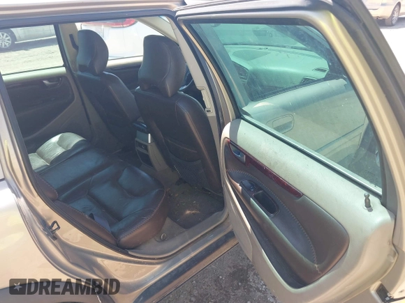 2004 Volvo V70 XC Cross Country with VIN YV1SZ59H441163300, listed as a IAAI auction lot 42606073 with 193,098 mi miles and . Bid and sale history available at DreamBid. Image 8.