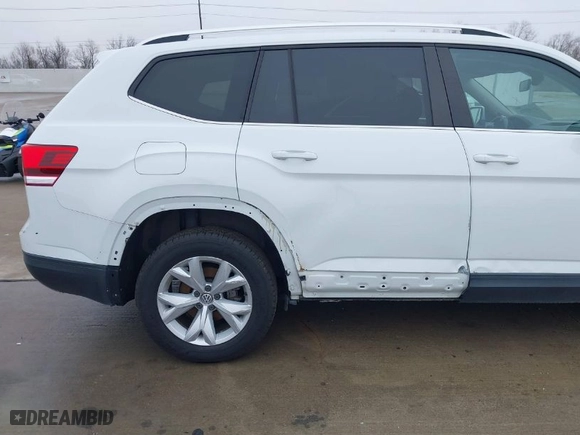 2018 Volkswagen Atlas 3.6L V6 SE with VIN 1V2KR2CA1JC541264, listed as a IAAI auction lot 41455771 with 151,173 mi miles. Bid and sale history available at carsss.com. Image 6.