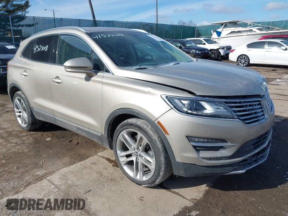2015 Lincoln MKC z VIN 5LMCJ2A96FUJ47386, wystawiony jako IAAI lot #41525018 z przebiegiem 97 670 mil mil oraz . Historia ofert i sprzedaży dostępna na DreamBid. Obrazek 1.