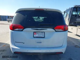 2020 Chrysler Pacifica Touring with VIN 2C4RC1FG0LR150239, listed as a IAAI auction lot 41412653 with 71,693 mi miles. Bid and sale history available at carsss.com. Image 17.