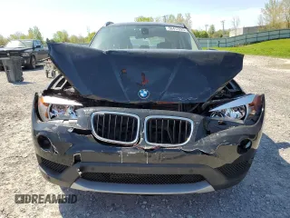 2014 BMW X1 xDrive28i z VIN WBAVL1C5XEVY13900, wystawiony jako Copart lot #56472225 z przebiegiem Nie podano mil oraz Szkoda całkowita • Salvage title. Historia ofert i sprzedaży dostępna na DreamBid. Obrazek 5.