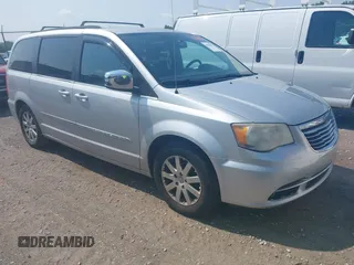 2011 Chrysler Town & Country Touring L z VIN 2A4RR8DG4BR745842, wystawiony jako IAAI lot #42466827 z przebiegiem 191 905 mil mil oraz . Historia ofert i sprzedaży dostępna na DreamBid. Obrazek 1.