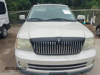 2005 Lincoln Navigator Luxury z VIN 5LMFU27505LJ18172, wystawiony jako IAAI lot #42441444 z przebiegiem 154 346 mil mil oraz . Historia ofert i sprzedaży dostępna na DreamBid. Obrazek 6.