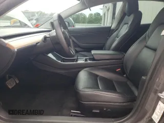 2020 Tesla Model 3 Long Range z VIN 5YJ3E1EB7LF710646, wystawiony jako Copart lot #57403355 z przebiegiem 98 080 mil mil oraz Szkoda całkowita • Salvage title. Historia ofert i sprzedaży dostępna na DreamBid. Obrazek 7.