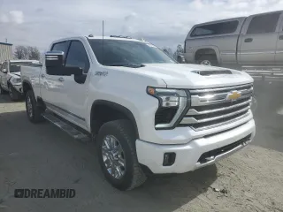 2024 Chevrolet Silverado 3500HD High Country with VIN 1GC4YVEY0RF124804, listed as a Copart auction lot 47888825 with 33,100 mi miles and Salvage Title. Bid and sale history available at carsss.com. Image 4.