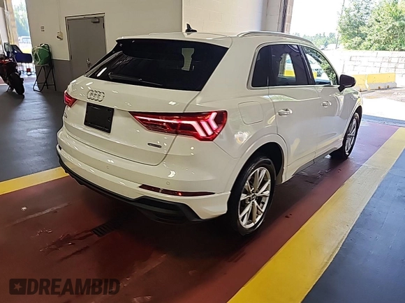 2023 Audi Q3 S line Premium с VIN WA1DECF38P1102974, выставлен на аукционе IAAI как лот 42852727 с пробегом 45 357 миль миль и . История ставок и продаж доступна на DreamBid. Изображение 6.