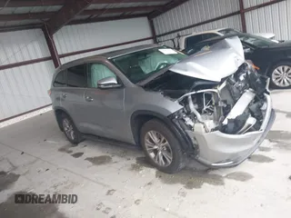 2015 Toyota Highlander XLE z VIN 5TDJKRFH8FS119758, wystawiony jako IAAI lot #42367279 z przebiegiem 148 370 mil mil oraz . Historia ofert i sprzedaży dostępna na DreamBid. Obrazek 13.