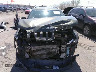 2019 Jeep Cherokee Latitude Plus with VIN 1C4PJLLX7KD129077, listed as a IAAI auction lot 39021322 with 69,503 mi miles. Bid and sale history available at carsss.com. Image 13.