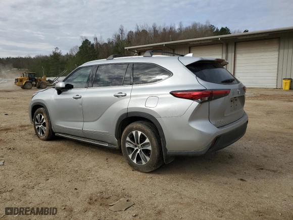 2021 Toyota Highlander XLE with VIN 5TDGZRAH4MS035253, listed as a Copart auction lot 47114645 with 119,958 mi miles and Salvage Title. Bid and sale history available at carsss.com. Image 2.