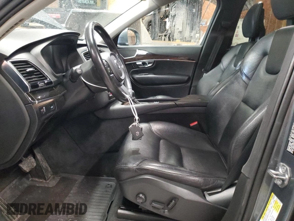 2017 Volvo XC90 Momentum z VIN YV4A22PK5H1125032, wystawiony jako Copart lot #56571475 z przebiegiem 132 549 mil mil oraz Szkoda całkowita • Salvage title. Historia ofert i sprzedaży dostępna na DreamBid. Obrazek 7.