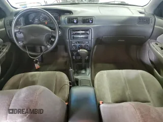 1998 Toyota Camry LE z VIN 4T1BF22K1WU048928, wystawiony jako Copart lot #57654365 z przebiegiem 132 087 mil mil oraz Czysty tytuł • Clean title. Historia ofert i sprzedaży dostępna na DreamBid. Obrazek 8.