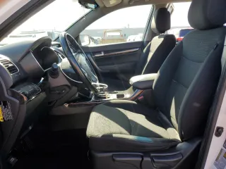 2014 Kia Sorento LX with VIN 5XYKTCA66EG475805, listed as a Copart auction lot 46880805 with 140,722 mi miles and Salvage Title. Bid and sale history available at carsss.com. Image 7.