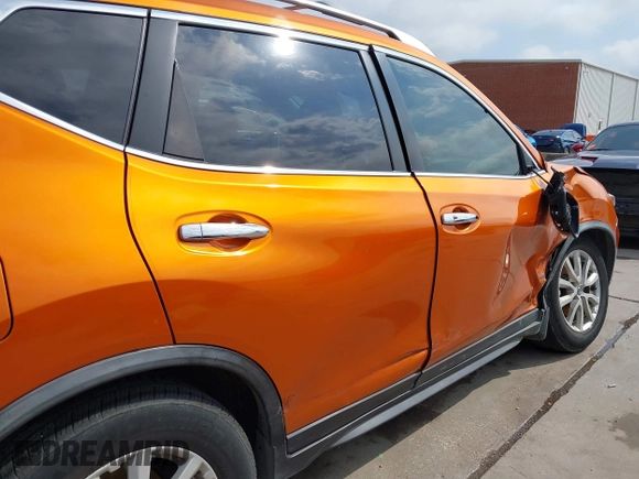 2020 Nissan Rogue SV z VIN JN8AT2MT0LW010383, wystawiony jako IAAI lot #42357191 z przebiegiem 156 116 mil mil oraz . Historia ofert i sprzedaży dostępna na DreamBid. Obrazek 12.