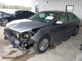 2017 Hyundai Sonata Hybrid SE with VIN KMHE24L14HA048579, listed as a IAAI auction lot 41018016 with 92,342 mi miles. Bid and sale history available at carsss.com. Image 17.