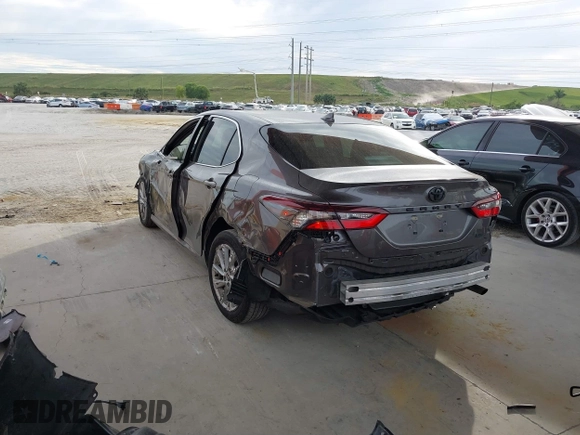 2023 Toyota Camry LE z VIN 4T1C11AK3PU719452, wystawiony jako IAAI lot #38236100 z przebiegiem 34 140 mil mil oraz . Historia ofert i sprzedaży dostępna na DreamBid. Obrazek 3.