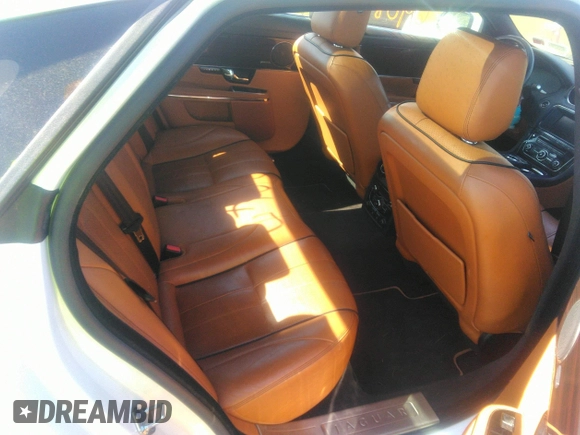 2013 Jaguar XJ Portfolio z VIN SAJWJ2GD9D8V46428, wystawiony jako IAAI lot #39476908 z przebiegiem 121 344 mil mil oraz . Historia ofert i sprzedaży dostępna na DreamBid. Obrazek 8.