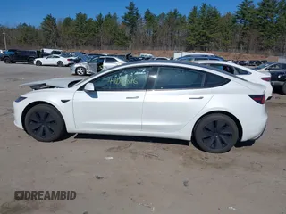 2025 Tesla Model 3 Long Range with VIN 5YJ3E1EA7SF923943, listed as a IAAI auction lot 42040876 with 1,547 mi miles and . Bid and sale history available at DreamBid. Image 13.