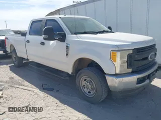 2017 Ford Super Duty F-250 SRW Lariat with VIN 1FT7W2B60HED25658, listed as a IAAI auction lot 41675677 with 162,395 mi miles. Bid and sale history available at carsss.com. Image 1.