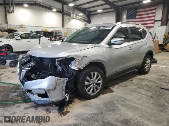 2018 Nissan Rogue SV z VIN KNMAT2MV5JP594400, wystawiony jako Copart lot #51327315 z przebiegiem 124 296 mil mil oraz Czysty tytuł • Clean title. Historia ofert i sprzedaży dostępna na DreamBid. Obrazek 1.