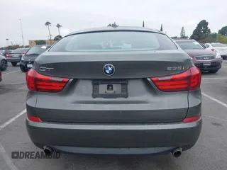 2015 BMW 5 Series 535i Gran Turismo z VIN WBA5M2C5XFD872228, wystawiony jako IAAI lot #42737501 z przebiegiem 71 027 mil mil oraz . Historia ofert i sprzedaży dostępna na DreamBid. Obrazek 16.