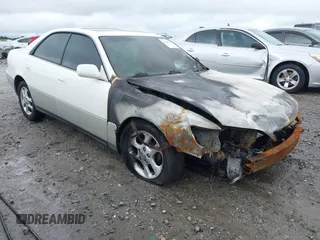 2001 Lexus ES 300 z VIN JT8BF28G110330301, wystawiony jako IAAI lot #42237022 z przebiegiem Nie podano mil oraz . Historia ofert i sprzedaży dostępna na DreamBid. Obrazek 1.