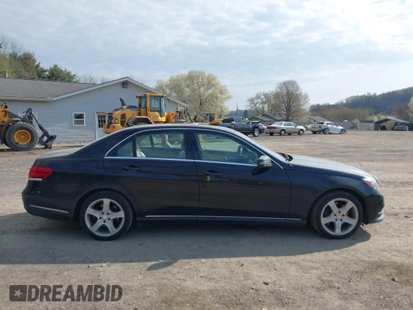 2014 Mercedes-Benz E E 350 Luxury with VIN WDDHF8JB2EA894977, listed as a IAAI auction lot 42065062 with 197,393 mi miles. Bid and sale history available at carsss.com. Image 13.