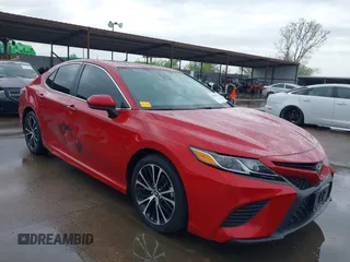 2019 Toyota Camry LE z VIN 4T1B11HK8KU239899, wystawiony jako IAAI lot #41944136 z przebiegiem 91 001 mil mil oraz . Historia ofert i sprzedaży dostępna na DreamBid. Obrazek 1.