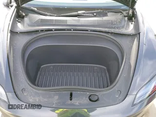 2025 Tesla Model 3 Long Range z VIN 5YJ3E1EA0SF915571, wystawiony jako IAAI lot #42247609 z przebiegiem 3 901 mil mil oraz . Historia ofert i sprzedaży dostępna na DreamBid. Obrazek 10.