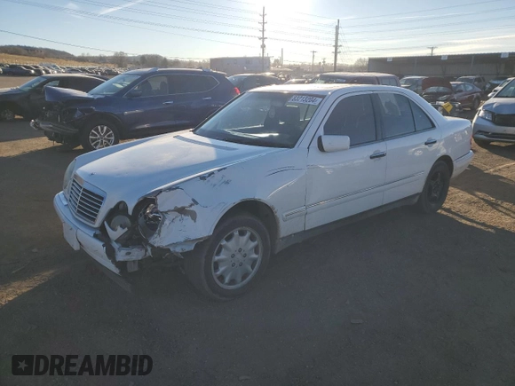 1999 Mercedes-Benz E-Class with VIN WDBJF82H1XX024280, listed as a Copart auction lot 83213204 with 212,712 mi miles and Salvage Title. Bid and sale history available at carsss.com. Image 1.