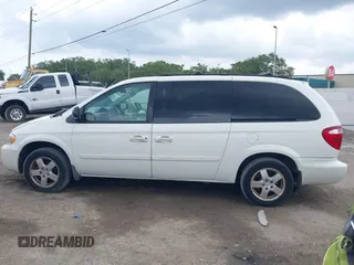 2006 Dodge Grand Caravan SXT z VIN 2D4GP44L56R908659, wystawiony jako IAAI lot #42382993 z przebiegiem 141 088 mil mil oraz . Historia ofert i sprzedaży dostępna na DreamBid. Obrazek 14.