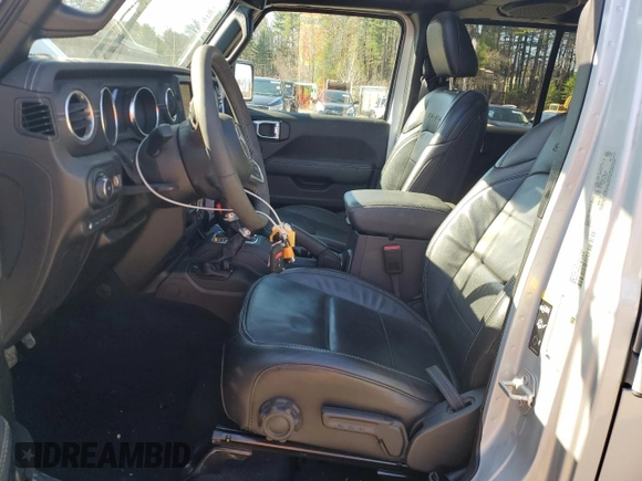 2023 Jeep Wrangler Sahara z VIN 1C4JJXP66PW703050, wystawiony jako Copart lot #53637455 z przebiegiem 7 525 mil mil oraz Czysty tytuł • Clean title. Historia ofert i sprzedaży dostępna na DreamBid. Obrazek 7.