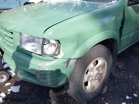 1999 Isuzu Rodeo Sport with VIN 4S2CM57WXX4365253, listed as a IAAI auction lot 41535150 with 221,024 mi miles. Bid and sale history available at carsss.com. Image 6.