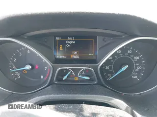 2017 Ford Focus SE z VIN 1FADP3F22HL235085, wystawiony jako IAAI lot #42465812 z przebiegiem 84 419 mil mil oraz . Historia ofert i sprzedaży dostępna na DreamBid. Obrazek 7.
