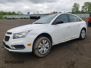 2015 Chevrolet Cruze LS z VIN 1G1PA5SH8F7222936, wystawiony jako Copart lot #57875405 z przebiegiem 182 405 mil mil oraz Szkody całkowita. Historia ofert i sprzedaży dostępna na DreamBid. Obrazek 1.