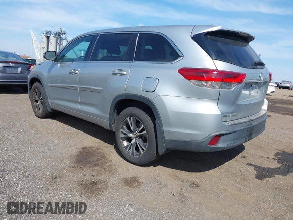 2018 Toyota Highlander LE с VIN 5TDBZRFH2JS499320, выставлен на аукционе IAAI как лот 42099889 с пробегом 642 396 миль миль и . История ставок и продаж доступна на DreamBid. Изображение 3.
