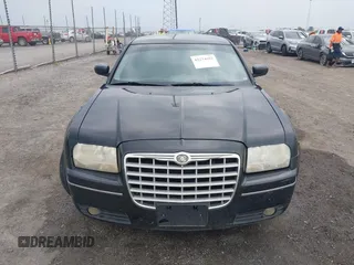 2006 Chrysler 300 Touring z VIN 2C3LA53G36H113174, wystawiony jako IAAI lot #42274652 z przebiegiem 229 422 mil mil oraz . Historia ofert i sprzedaży dostępna na DreamBid. Obrazek 12.