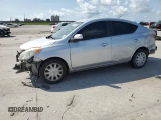 2012 Nissan Versa SV z VIN 3N1CN7AP7CL855856, wystawiony jako Copart lot #59097935 z przebiegiem Nie podano mil oraz Szkoda całkowita • Salvage title. Historia ofert i sprzedaży dostępna na DreamBid. Obrazek 1.