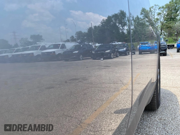 2021 Chevrolet Traverse LT Cloth z VIN 1GNEVGKW8MJ192048, wystawiony jako IAAI lot #42556137 z przebiegiem 106 304 mil mil oraz . Historia ofert i sprzedaży dostępna na DreamBid. Obrazek 2.