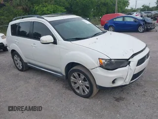 2013 Mitsubishi Outlander SE with VIN JA4AS3AW0DU010426, listed as a IAAI auction lot 41872776 with 134,754 mi miles. Bid and sale history available at carsss.com. Image 1.