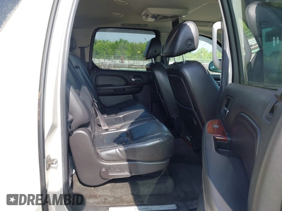 2007 Cadillac Escalade ESV with VIN 1GYFK66847R396373, listed as a IAAI auction lot 42451362 with 146,008 mi miles and . Bid and sale history available at DreamBid. Image 8.