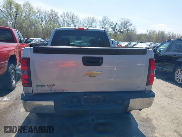 2011 Chevrolet Silverado 1500 LT with VIN 1GCRKSE39BZ388702, listed as a IAAI auction lot 41921374 with 124,322 mi miles and . Bid and sale history available at DreamBid. Image 17.