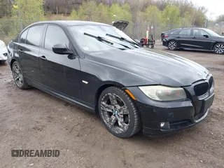 2011 BMW 3 Series 328i z VIN WBAPH7C52BE126399, wystawiony jako IAAI lot #42085774 z przebiegiem 81 216 mil mil oraz . Historia ofert i sprzedaży dostępna na DreamBid. Obrazek 1.