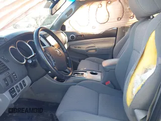 2009 Toyota Tacoma z VIN 5TEMU52N99Z621200, wystawiony jako IAAI lot #41318515 z przebiegiem 157 034 mil mil oraz . Historia ofert i sprzedaży dostępna na DreamBid. Obrazek 5.
