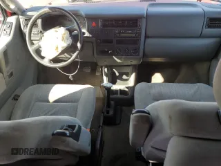 2001 Volkswagen EuroVan MV with VIN WV2NB47051H127991, listed as a Copart auction lot 45369215 with 72,763 mi miles and Salvage Title. Bid and sale history available at DreamBid. Image 8.