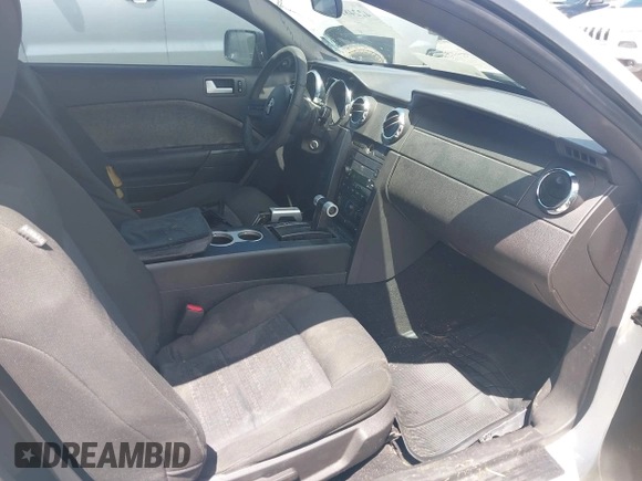 2008 Ford Mustang Deluxe with VIN 1ZVHT80N885199959, listed as a IAAI auction lot 42248199 with 275,431 mi miles and . Bid and sale history available at DreamBid. Image 5.
