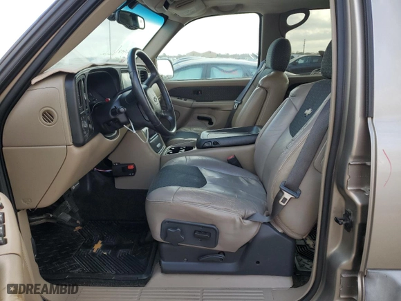 2002 Chevrolet Avalanche with VIN 3GNEC13T82G156320, listed as a Copart auction lot 44598885 with 225,864 mi miles and Salvage Title. Bid and sale history available at carsss.com. Image 7.
